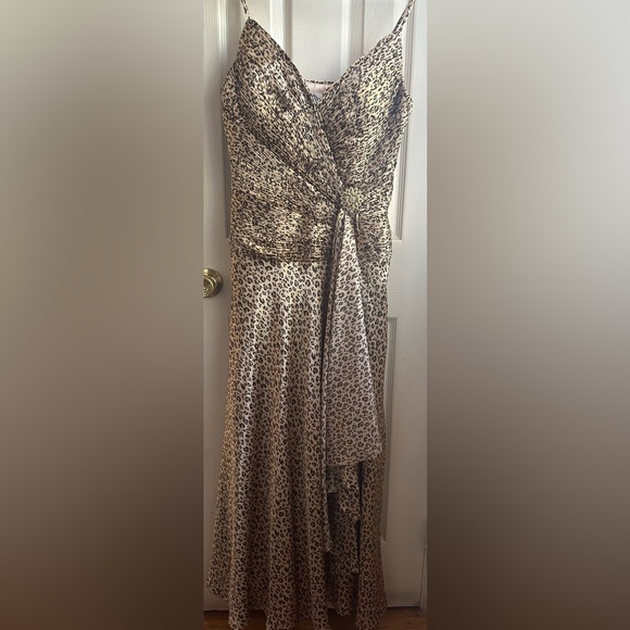 Leopard print gown with matching shawl - Picture 4 of 11